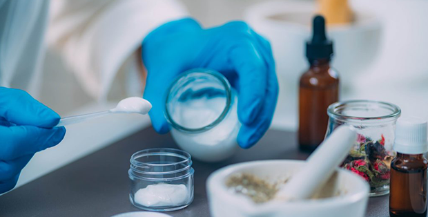 Farmacia San Carlo Desio Dott Rivabene 2 laboratorio galenico 1